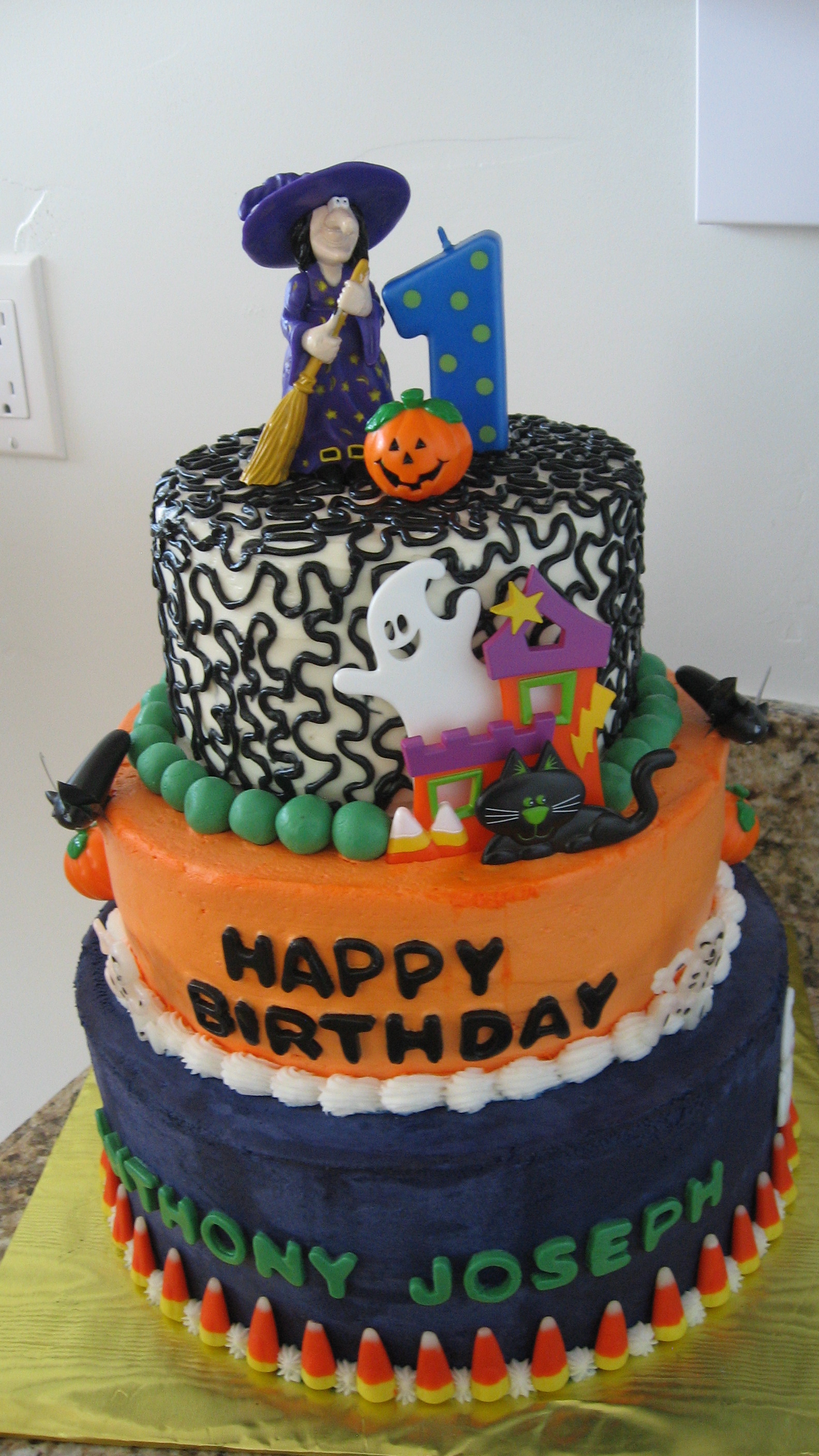 Eerie & Enchanting Halloween Themed Birthday Cakes