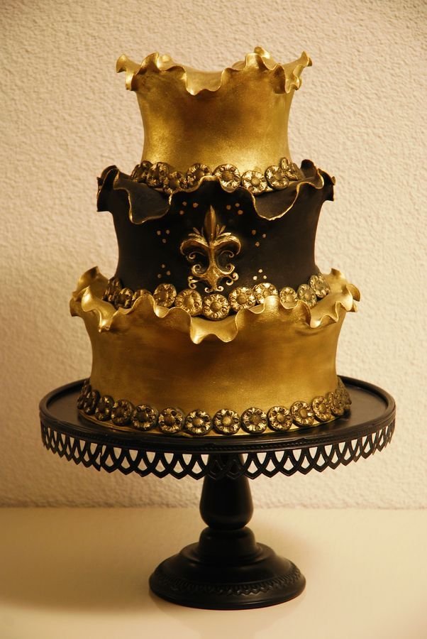 Lovely Extravagance Wedding Cake