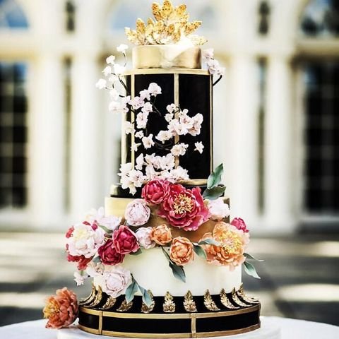 Elegant in Gold Wedding Cake