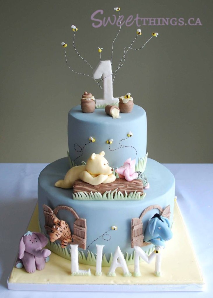 1st Birthday - Classic Winnie the Pooh Cake