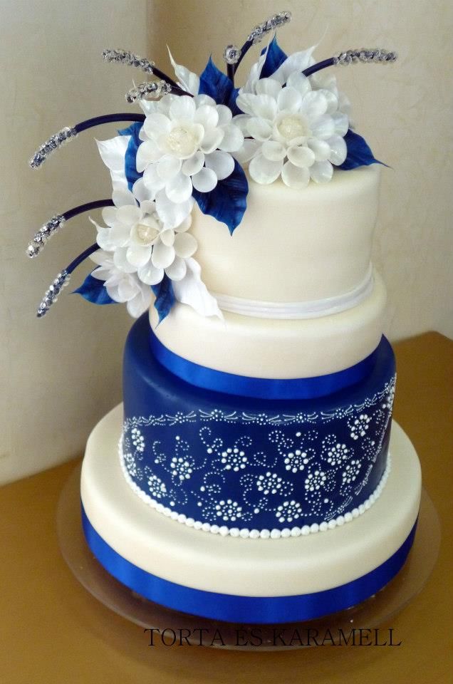 Elegant And Beautiful Wedding Cakes You Ll Like Wedding Cakes Floral Wedding Cakes Floral C Wedding Cakes Blue Floral Wedding Cakes Royal Blue Wedding Cakes