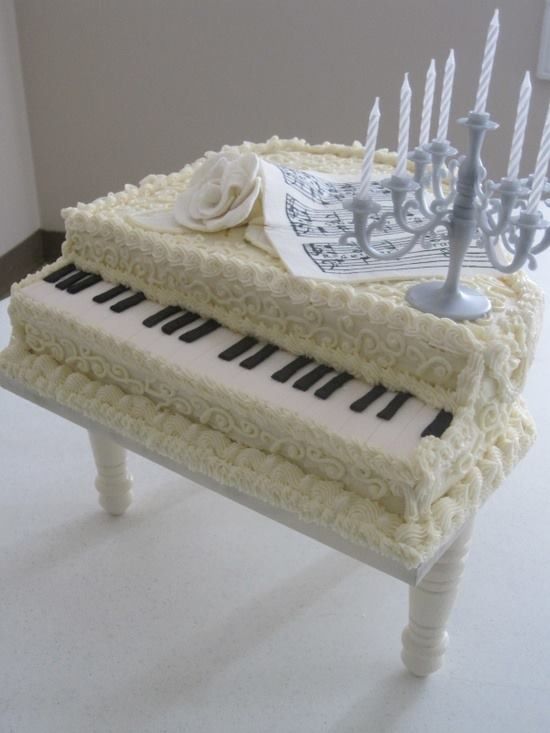 Wow! Piano Cake