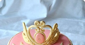 Beautiful Crown Cake