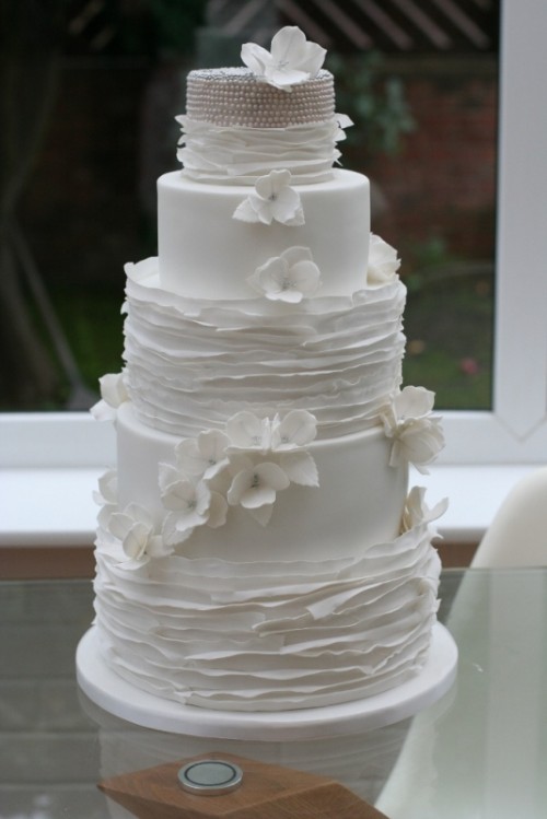 Hand Baked Contemporary and Beautiful Cake by Victoria Made