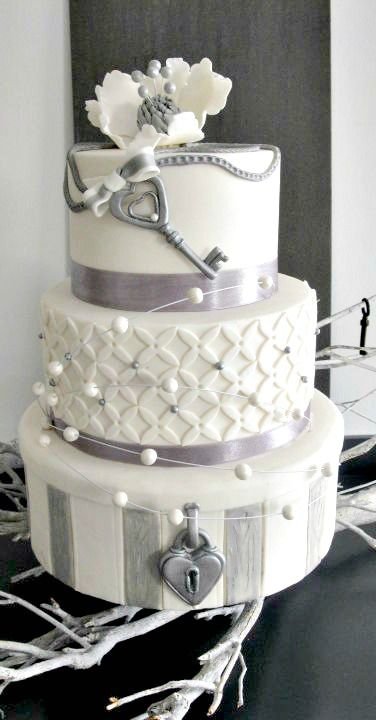 Lovelock Cake
