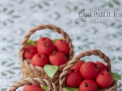 Apple Basket Mini Cakes by Cake Parlour