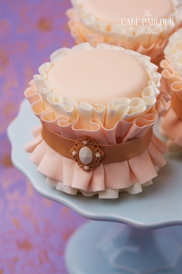 Brooch and Frill Mini Cakes