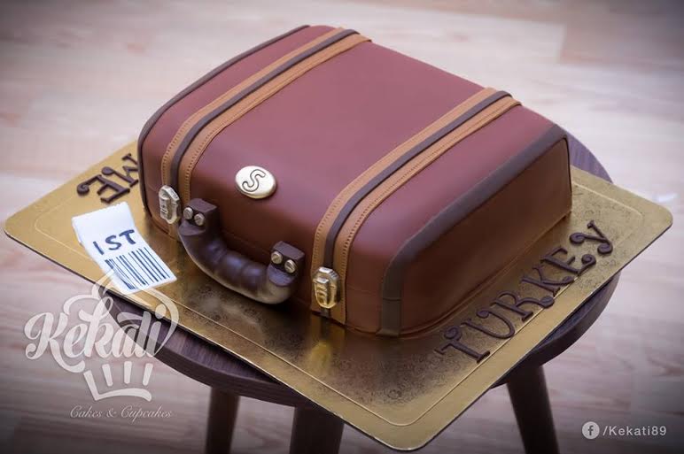A Handbag Cake - Decorated Cake by Putty Cakes - CakesDecor