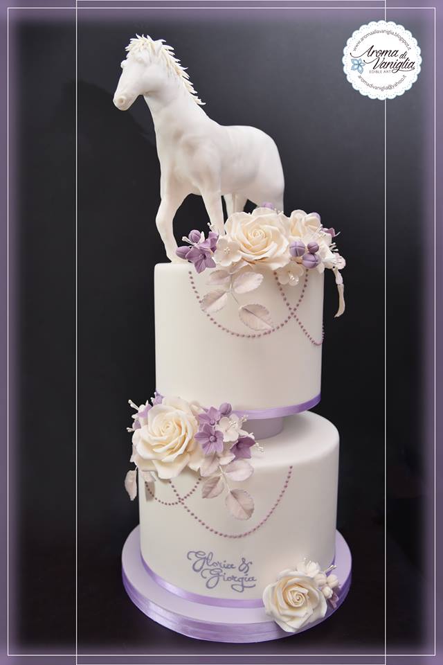 Aroma di Vaniglia Elegant Cake with Horse Topper