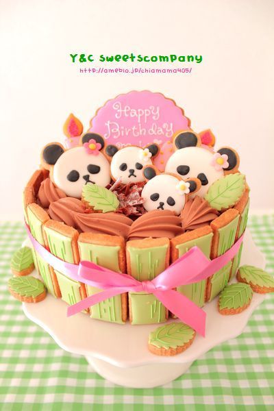 Expressive Animal Confections : panda cupcakes