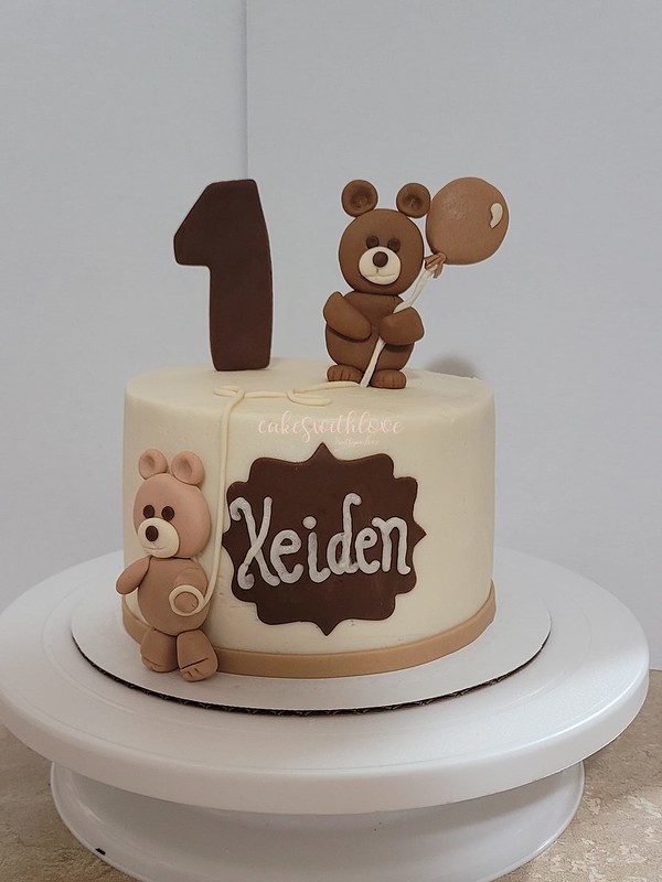 Teddy Bear Cake by Cakes with Love