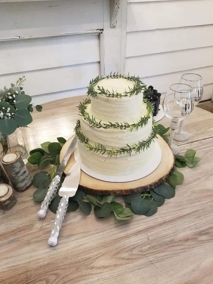 Cake by Maddie Cakes
