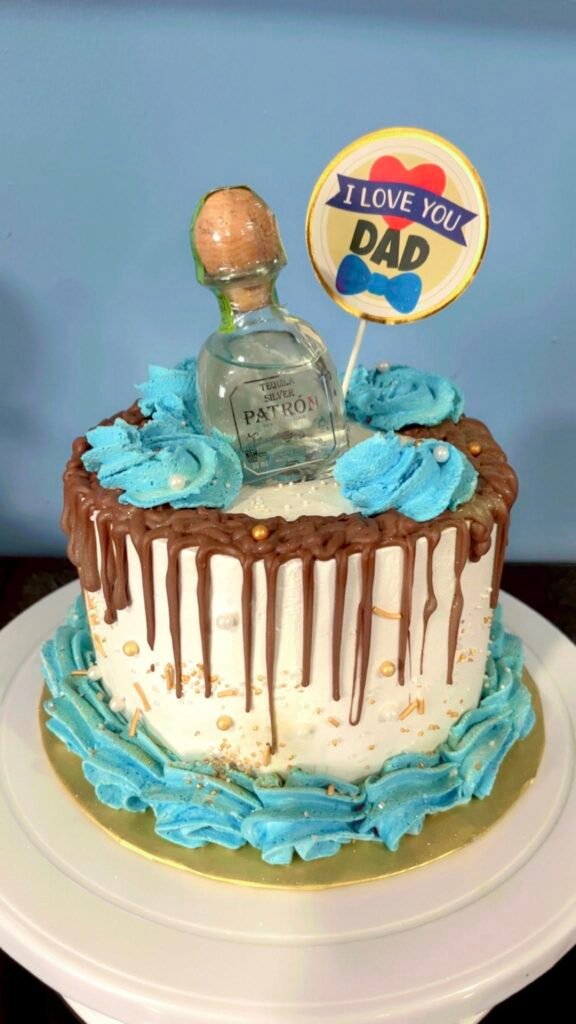 Cake by Sweet Cakes & Treats