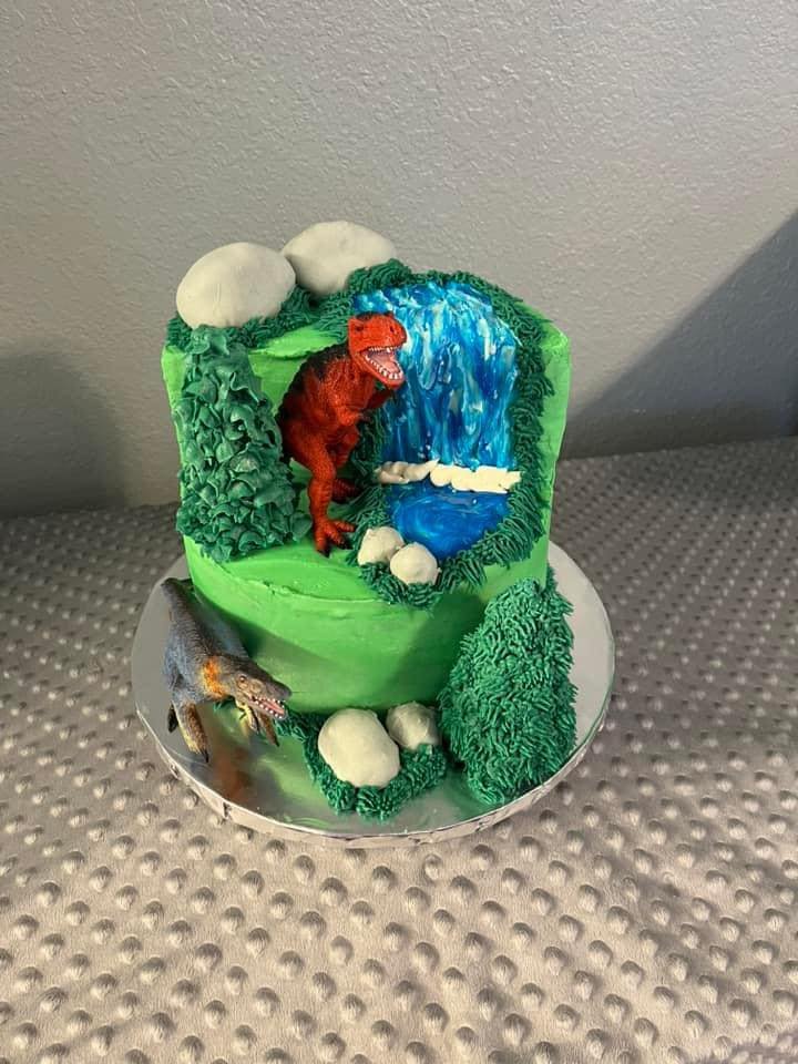 Cake by Dodie's Creative Cakes