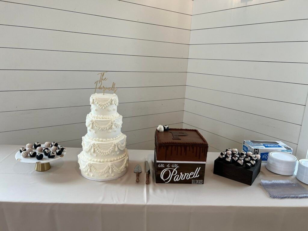 Cake by Seven Heavenly Sweets