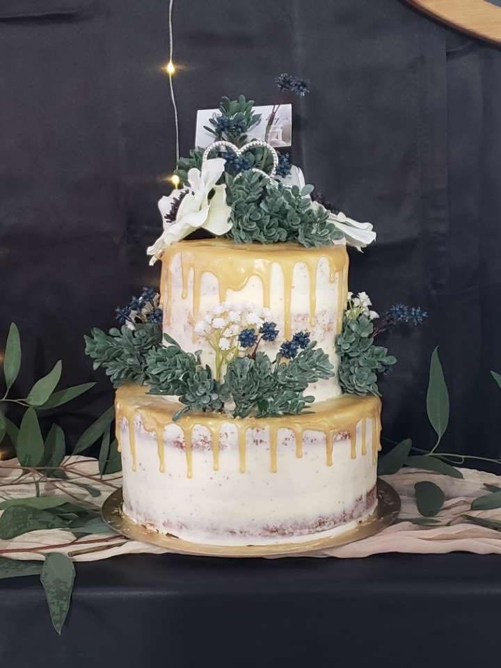 Cake by Maks Cupcakes
