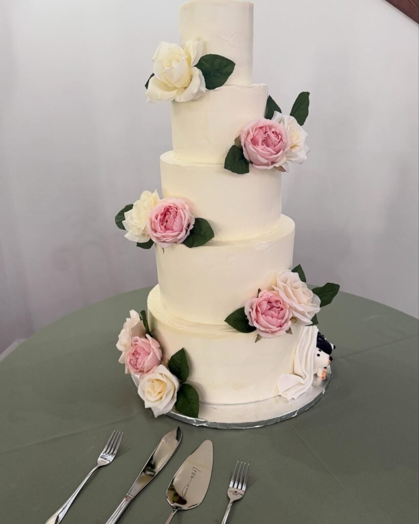 Cake by Alondra's Cakes & More