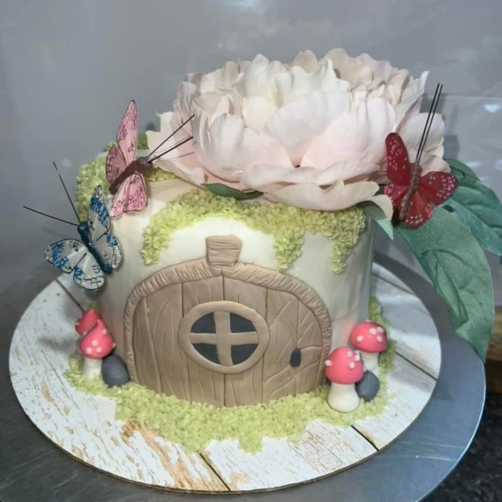 Cake by Mainely Custom Cakes