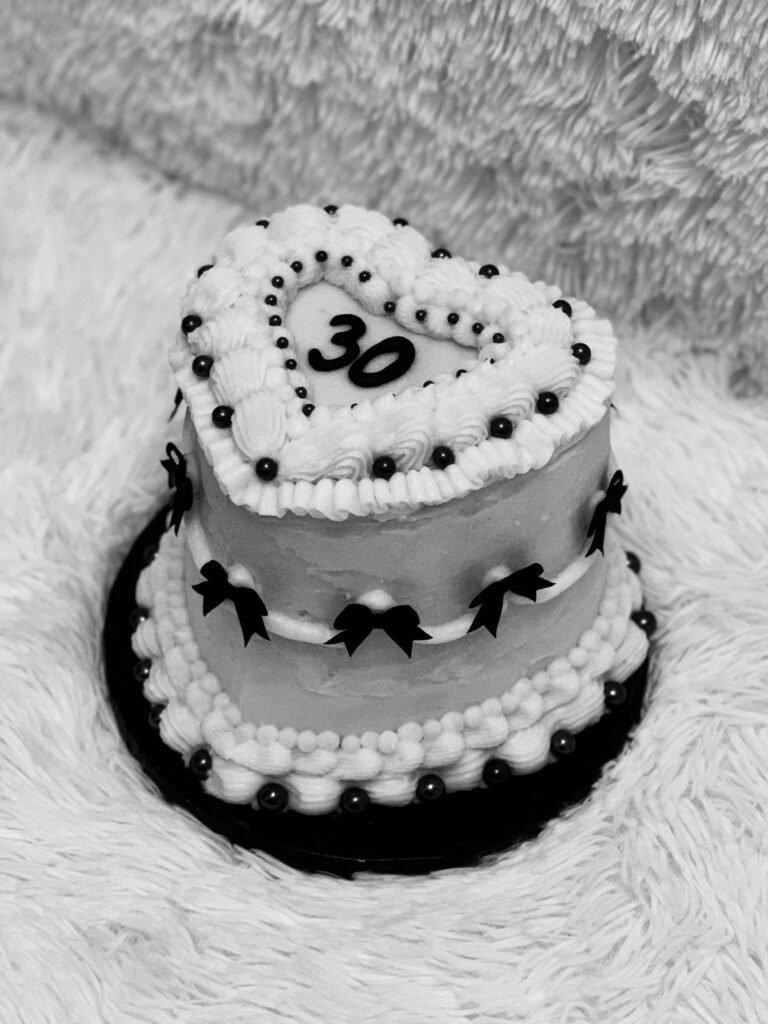 Cake by MaddyCakes Cupcakery