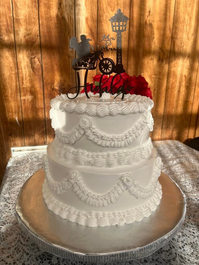 Cake by Andrea Pastelitos