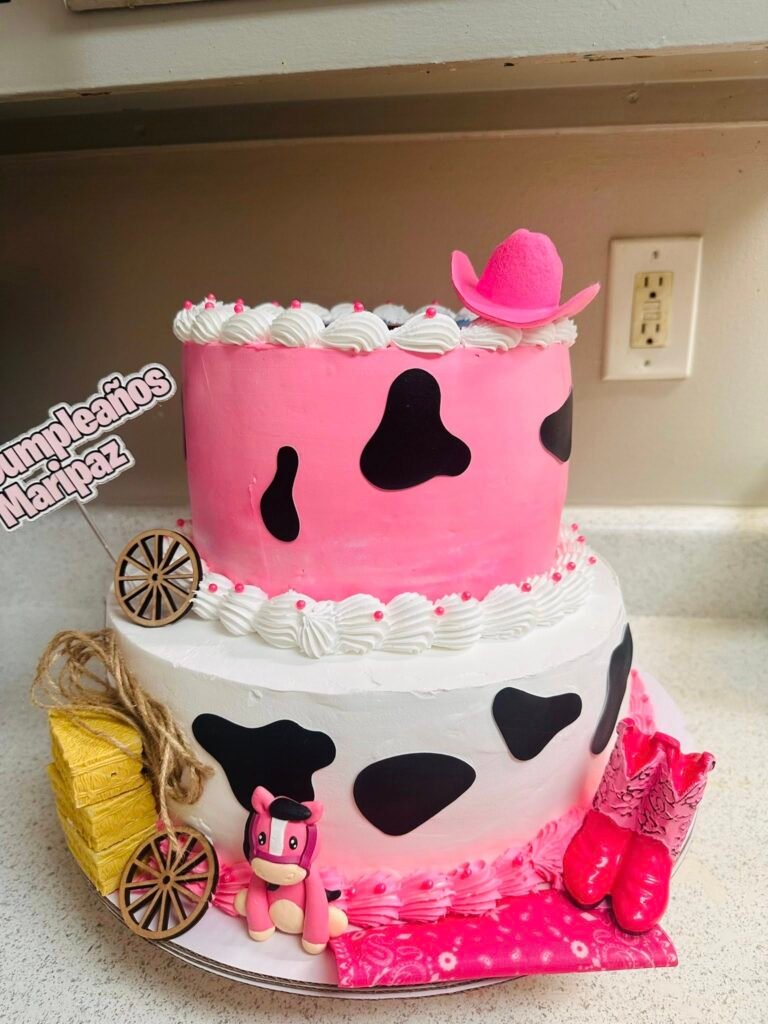 Cake by Angiie Cakes & Más