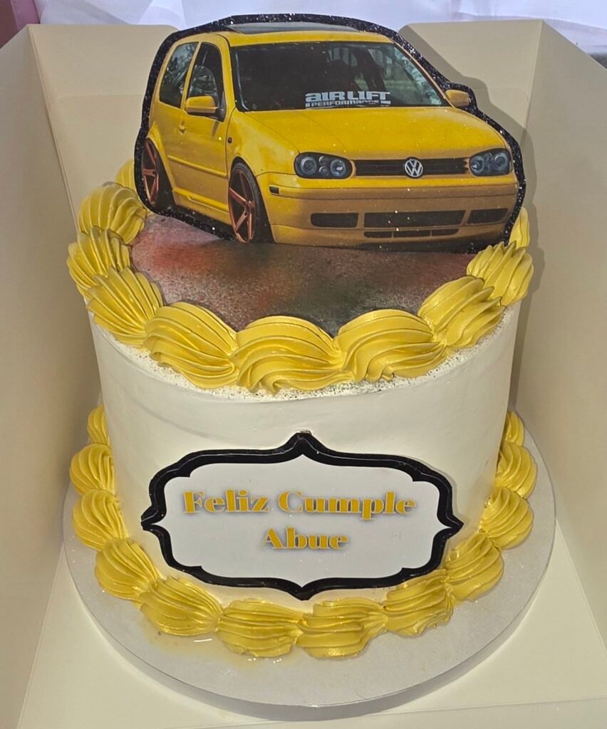 Cake by Delicious Desserts
