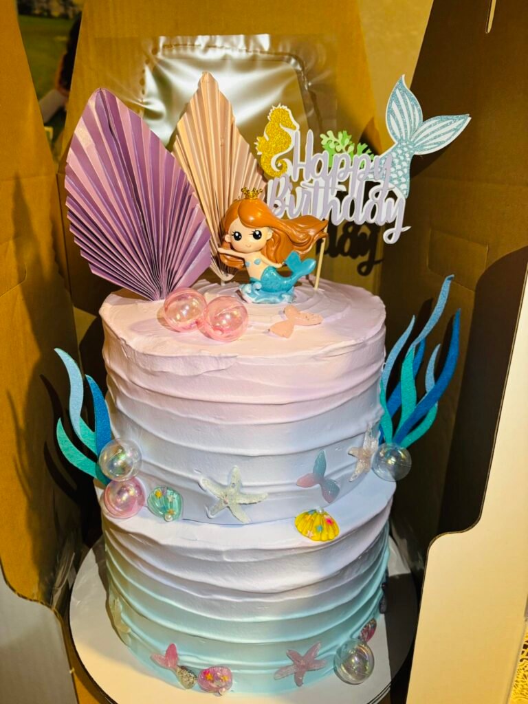 Cake by Esencia Sweets