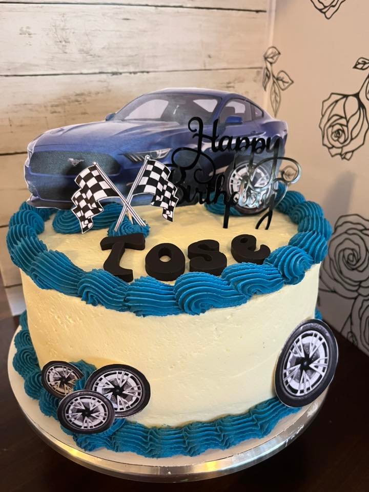 Cake by Marisela’s Cakes and Desserts