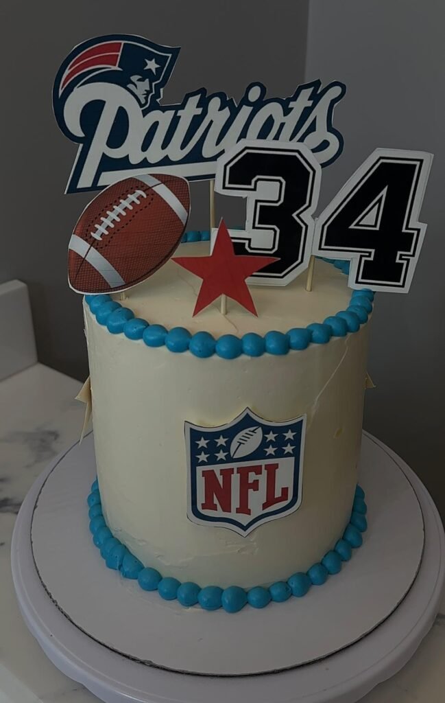 Cake by Ruiz Sweets and Treats