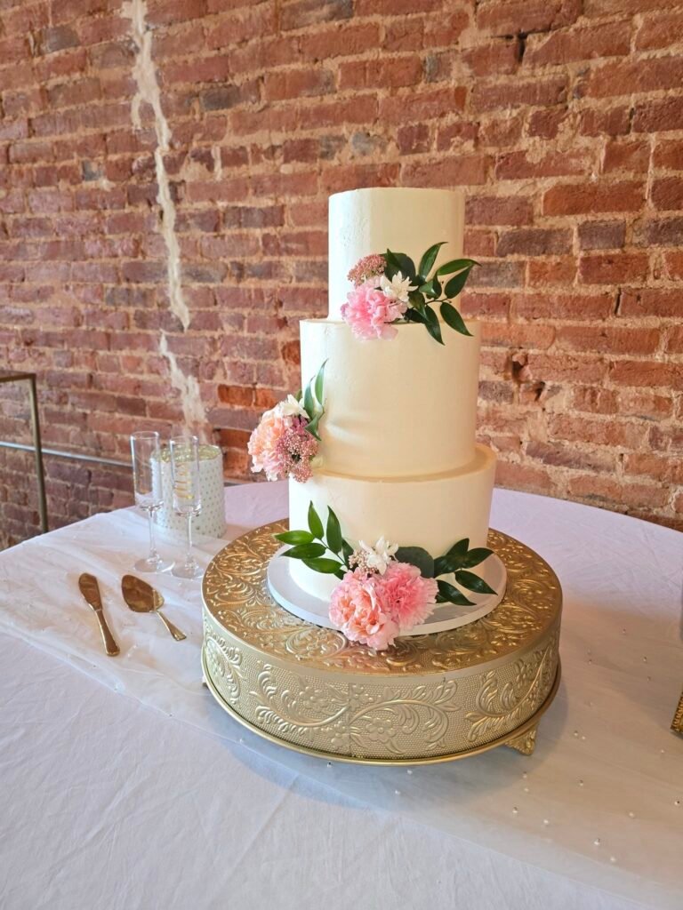 Cake by Eat Moore Cake