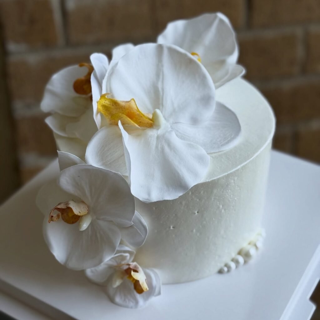 Cake by Azúcar Bakery