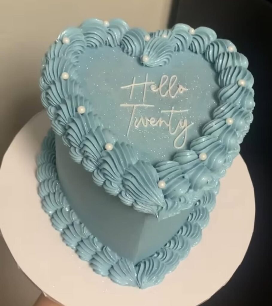 Cake by 3TyTinyTreats