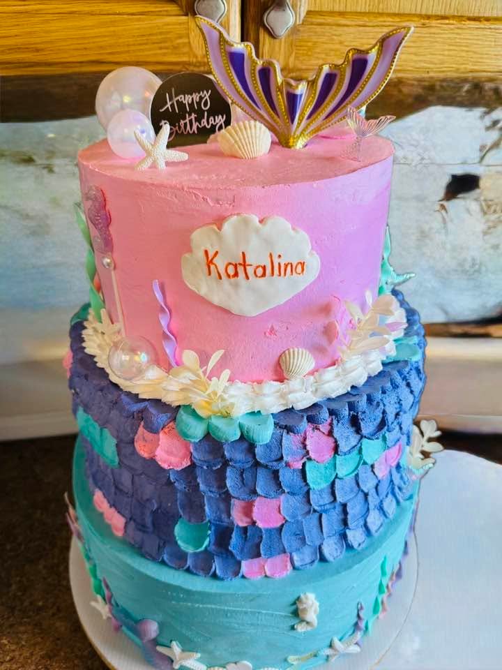 Cake by DeliCake's Maury's