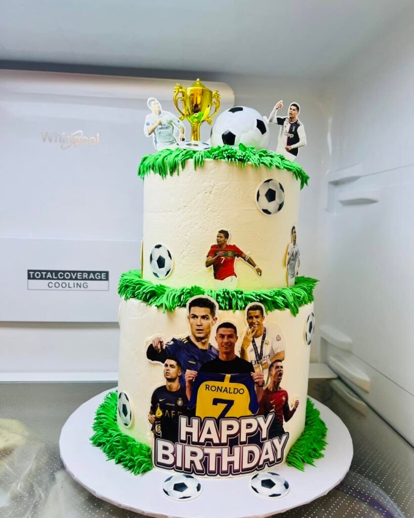 Cake by Mariela Planet Cakes LLC