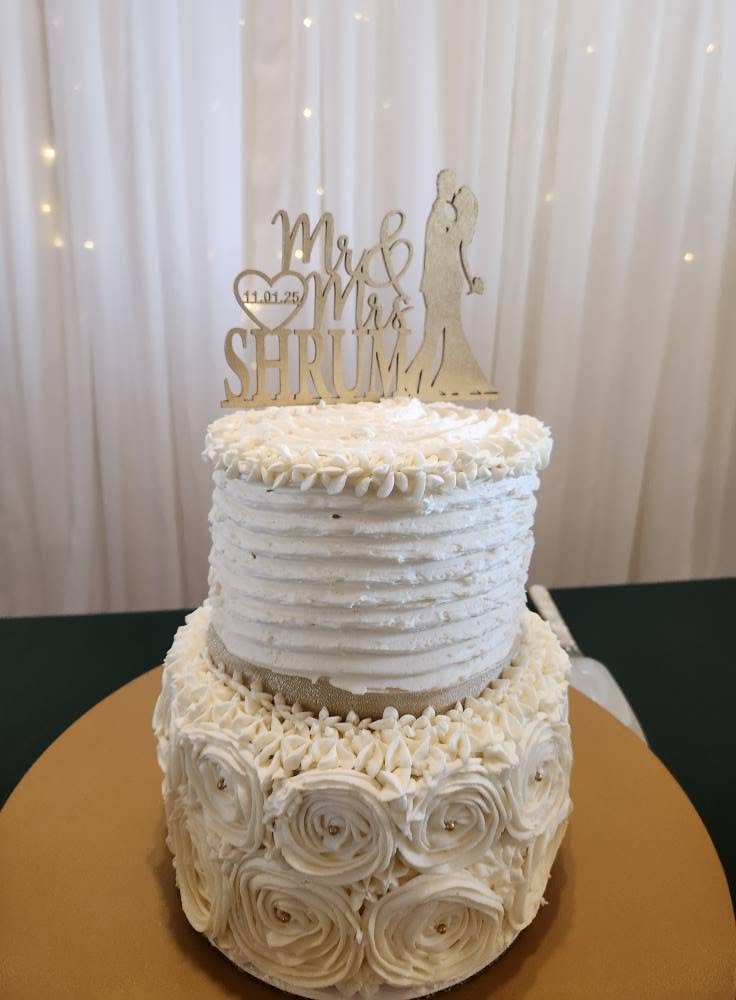 Wedding Cake by Three Sweet Chicks