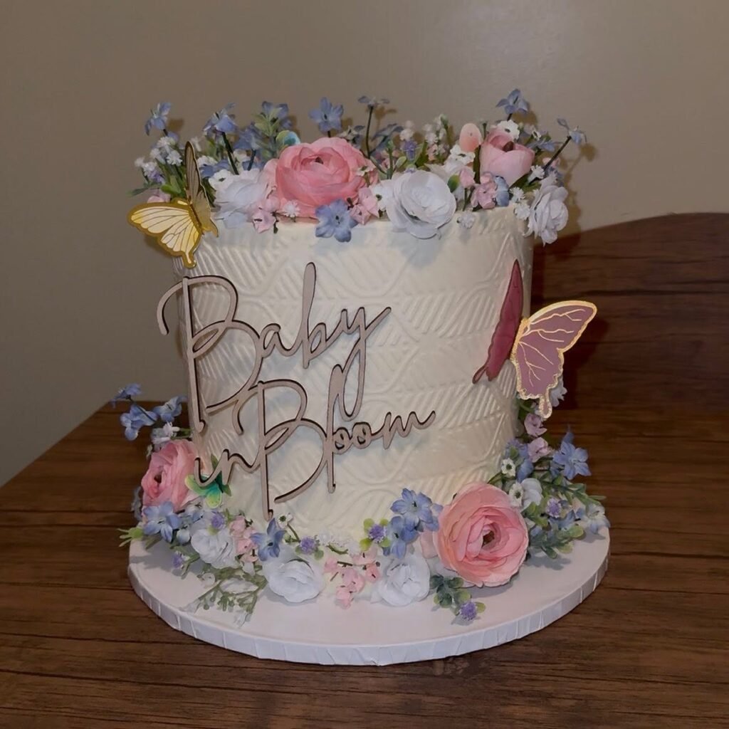 Cake by Evelynn Cakes