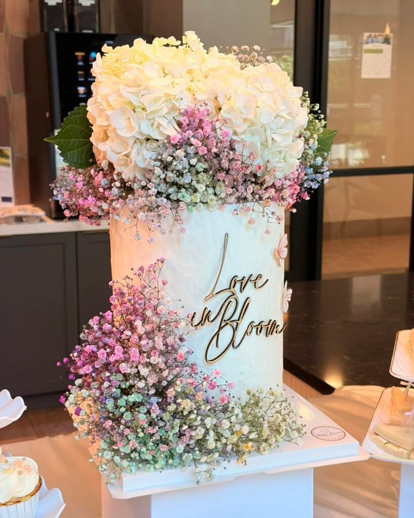 Cake by Fluffy Sweets