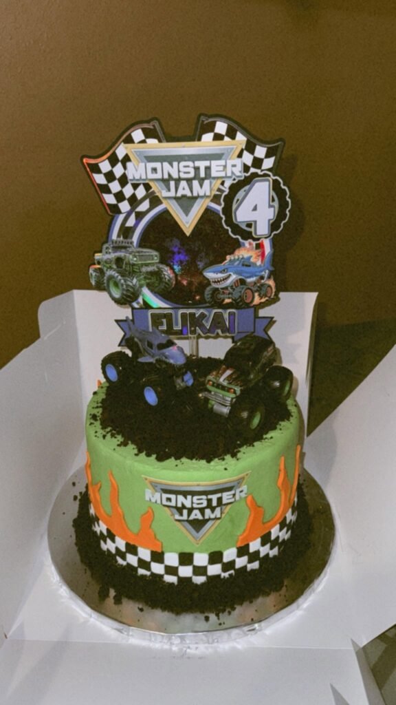 Cake by Hannya Bakes