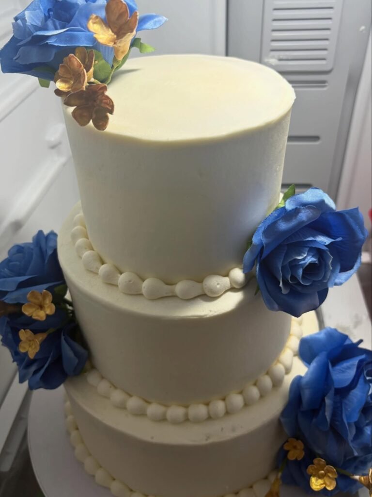Cake by Taelormade Desserts