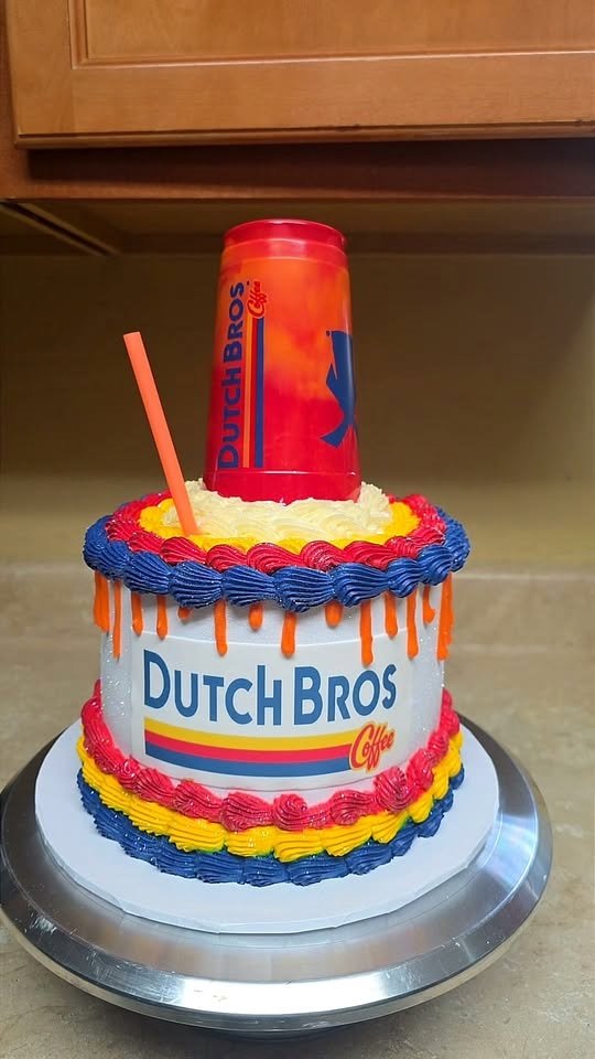 Cake by Lulu's Cakes & Postres