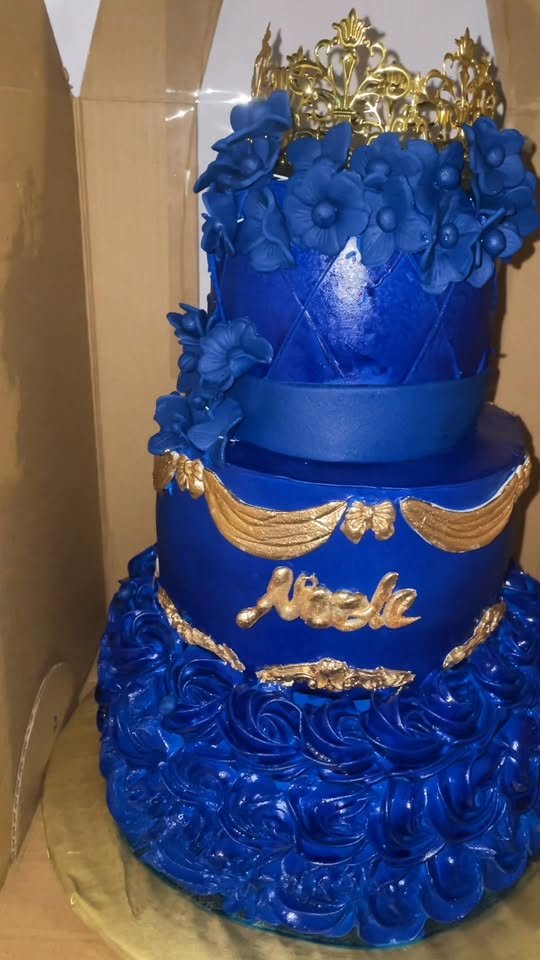 Cake by Dulce Suspiros Cake