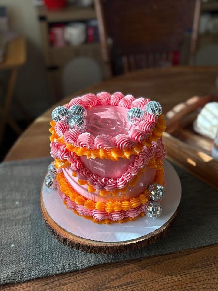 Cake by Juju's Sweets