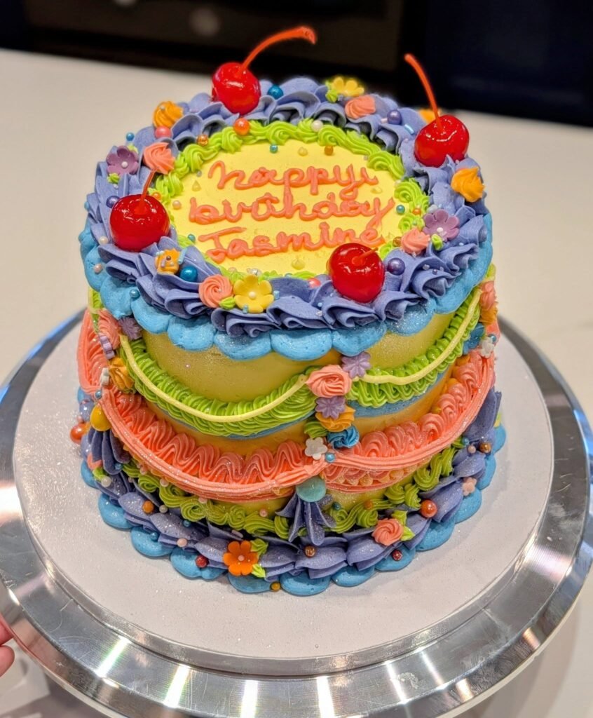 Cake by Yari Crafts and Bakes